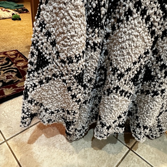 Black and white womens sweater size S/M. Brand is Miracle USA - Picture 5 of 7